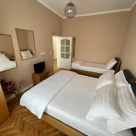 Joni & Joy Center Apartment Berat Exterior photo